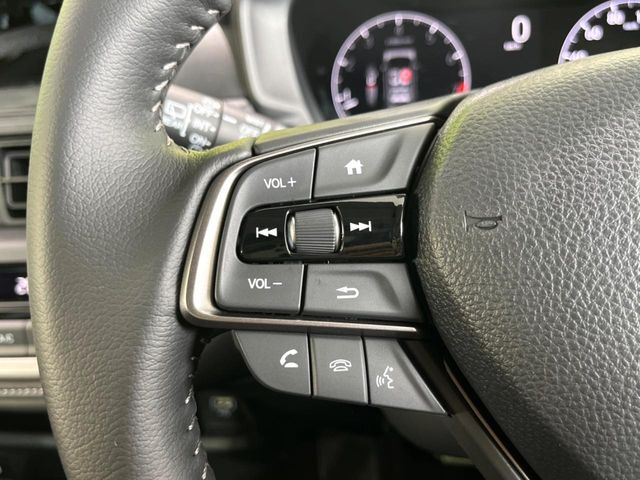 【ステアリングスイッチ】運転中、前方から目線をそらすことなく、オーディオ等の操作が可能な便利機能！安心＆快適なドライブを演出してくれます♪