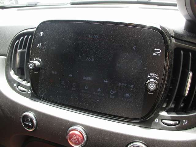 Android　Auto、Apple　CarPlay、Bluetooth、USB対応の純正オーディオ