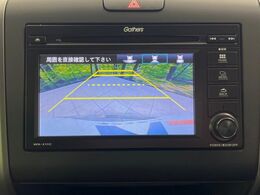 【バックカメラ】駐車時に後方がリアルタイム映像で確認できます。大型商業施設や立体駐車場での駐車時や、夜間のバック時に大活躍！運転スキルに関わらず、今や必須となった装備のひとつです！