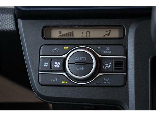 オートエアコンで、簡単操作で快適に車内温度をコントロールします。