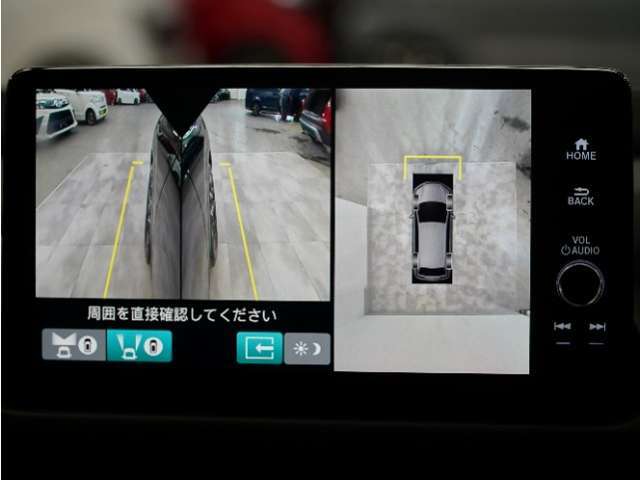 マルチビューカメラシステムは、カメラで映した周囲の映像をナビゲーション画面に表示し、ドライバーの死角を減らすことで運転負荷を軽減する機能です。