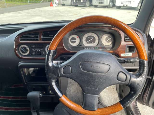 軽自動車メインに常時10台程在庫をご用意しております♪特に軽バン・軽トラックを多く扱っています♪