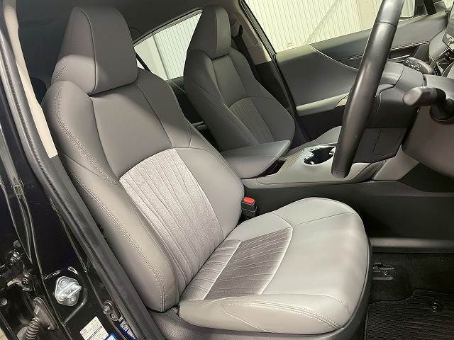 ブラックを基調とした、洗練されたインテリアは一見の価値あり。各種オプションも取り揃え「室内消臭」「室内クリーニング」も専門業者に委託できます。