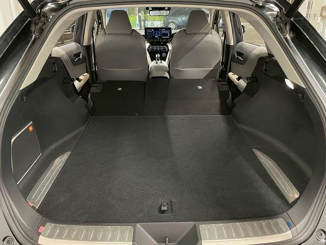 広々としたラゲッジルームは日常・レジャーに活躍する事間違いなし。アウトドアやお仕事でも活躍間違いなし。