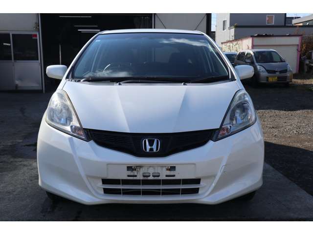 弊社では経験を積み重ねた整備士が販売接客も担当しております！整備士が的確に車の長所・短所をお伝えする事が可能で、購入前のお客様の不安や購入後のアフターケア等を全力で寄り添い、ご説明致します！