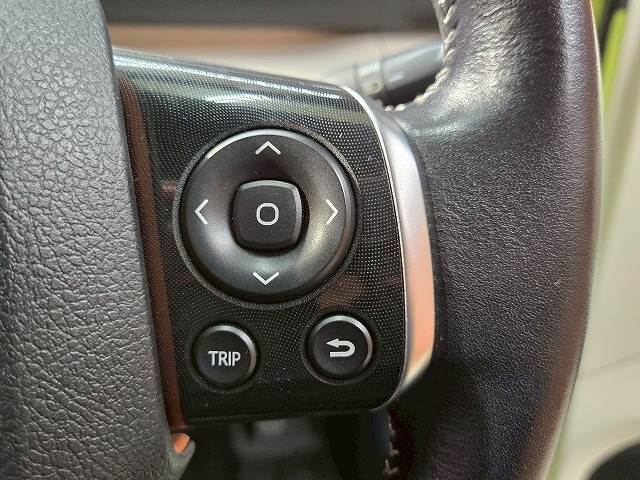 ステアリングスイッチ搭載なので運転中手元でオーディオの操作が可能です。
