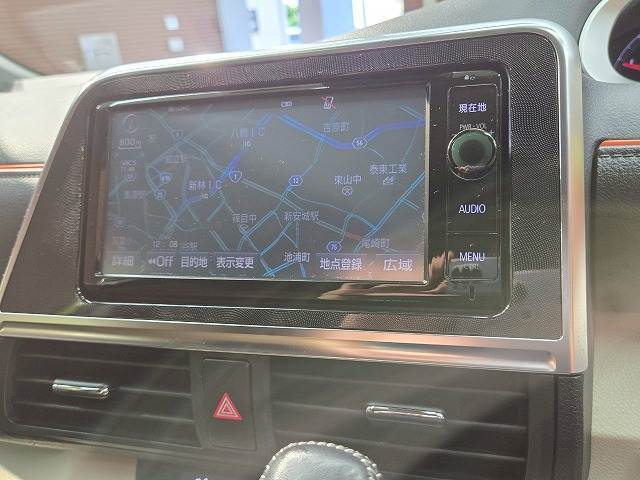 最新のナビゲーションも各メーカーご用意しております。