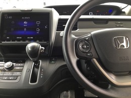 ドライブの必需品。見やすい・使いやすいHonda純正のメモリーナビを搭載。