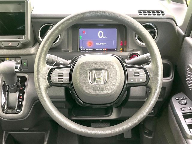 【ステアリングスイッチ】運転中、前方から目線をそらすことなく、オーディオ等の操作が可能な便利機能！安心＆快適なドライブを演出してくれます♪