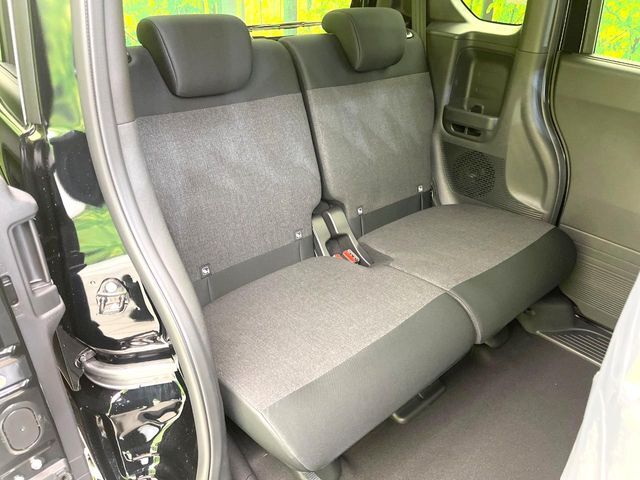 高品質なオリジナルフロアマットもオプションにてご用意しております。お好きなデザインやカラーをお車に合わせて選んでいただくことができます♪