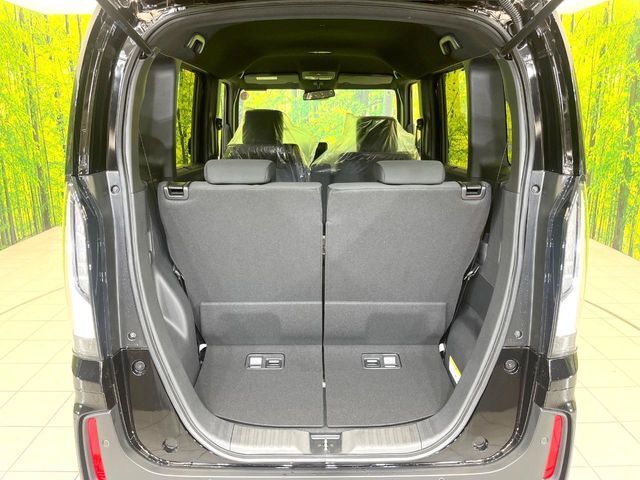 普段のお買い物や通勤、送迎等に十分な荷室スペースを確保しております。セカンドシートを倒すと、大きな荷物の積載も可能です♪