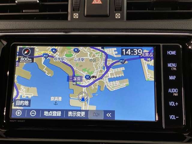いまや必須装備「ナビゲーション」搭載！知らない場所にスイスイッとドライブ。もう、これなしではハンドルを握れませんね！でも運転中の操作は危険ですのでご注意ですね☆