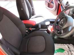 さぁドライブに出かけましょう♪シートの状態も綺麗です。