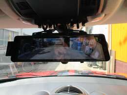 ドライブの前には安全確認を忘れずに♪バックカメラで後方も見やすく　狭い駐車場も楽々ですね。