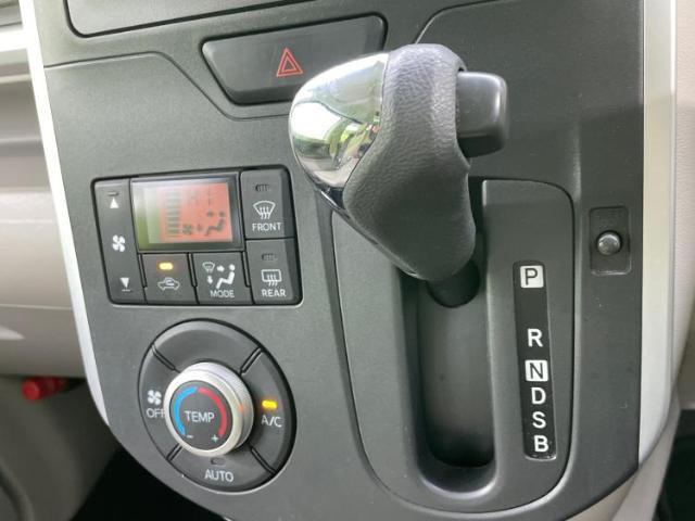 WECARSの展示場では実際に見て、触ってお車をお選びいただけます！知識の豊富な営業スタッフが様々なカーライフをご提案いたします！