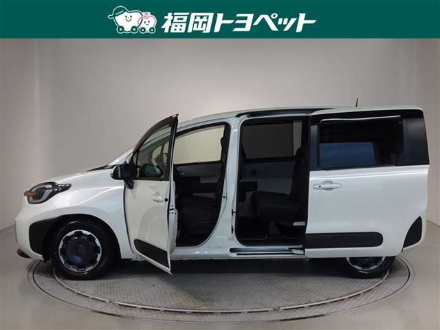 両側パワースライドドア付きだから、狭い駐車スペースなどでの 乗り降りラクラク！小さなお子さまのいるご家庭には嬉しい装備。