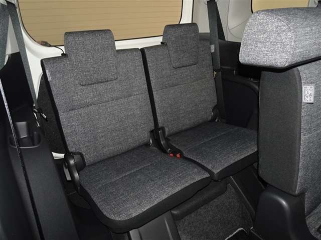 7人乗車時のトランクルームです、コンパクトですが日常使いなら十分なスペースです