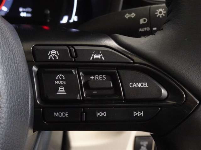 トヨタが誇る衝突被害軽減ブレーキとペダル踏み間違い防止装置を搭載したサポカーS車です。レーダークルーズコントロールも装備してます。