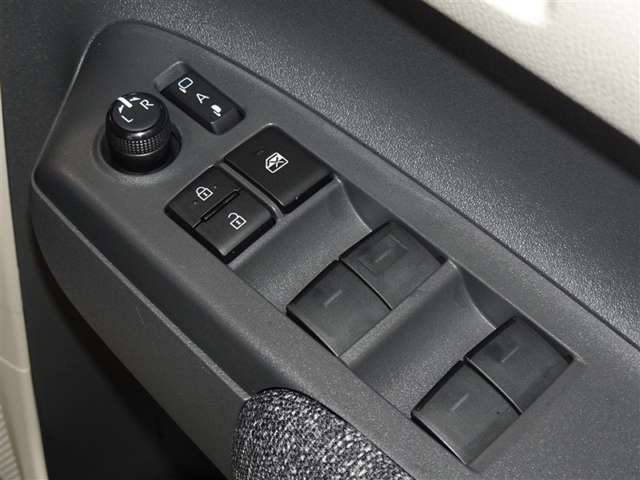 電動格納式ドアミラー・パワーウインドウを装備しています。