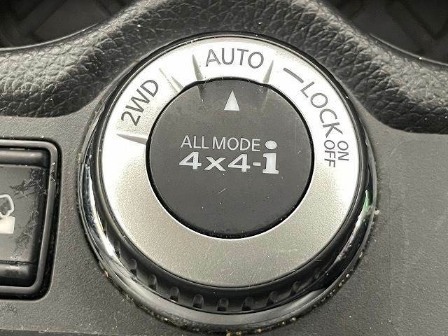 【ALL MODE 4×4】走行中に2WD・4WDの切り替えができ、急な路面変化にも即座に対応できます。