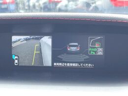 【サイド＆バックカメラ】停車・駐車時に死角になりがちな運転席から見えづらいサイドとリアの障害物を確認できます！雨天時や夜間などは特に活躍してくれるアイテムです。