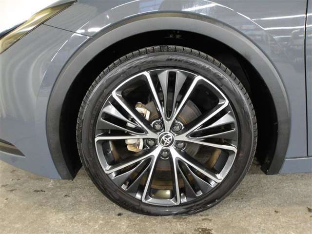 純正19インチアルミホイール装備です☆