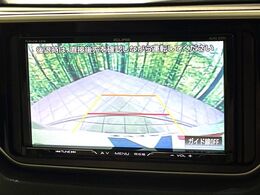 【バックカメラ】駐車時に後方がリアルタイム映像で確認できます。大型商業施設や立体駐車場での駐車時や、夜間のバック時に大活躍！運転スキルに関わらず、今や必須となった装備のひとつです！