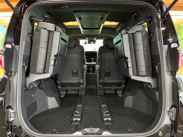 後席を格納すると、これだけの広さが！シーンに合わせたシートアレンジで、大きな荷物も積むことが出来ます♪
