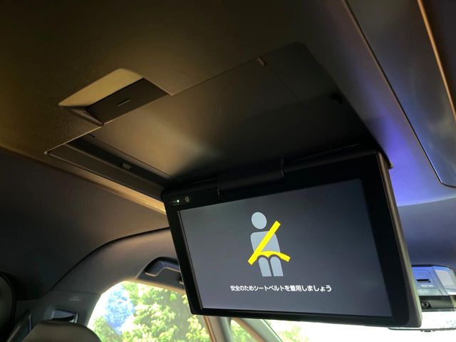 【フリップダウンモニター】大画面モニターで後席でもエンタメをお楽しみいただけます。小さなお子様にも大人気の装備です♪