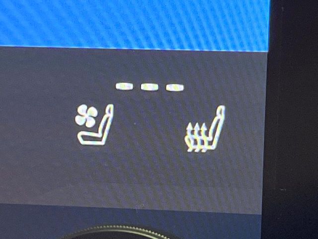 【シートベンチレーション】夏場は涼しい風でお尻や背中の熱やムレを防ぎ、冬はエアコンよりも早く温まってポカポカに！季節を問わず快適に過ごせます。