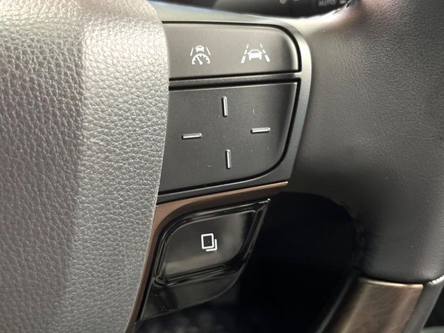 【レーダークルーズコントロール】高速道路での長距離走行が楽に！！自動で速度を保つクルーズコントロールが、衝突軽減システムと連携し、前方の車両を感知して車間を保つように速度調節してくれます！！