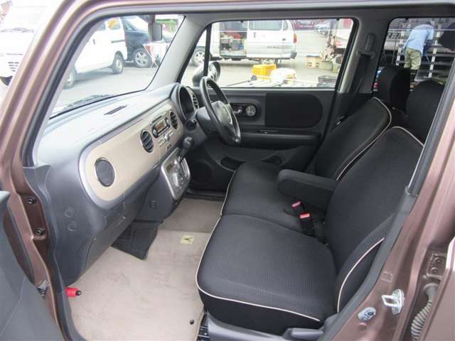 見通しのよいすっきりとした視界で、誰でも運転しやすいです。運転のしやすさは疲れにくさにも繋がりますよ♪