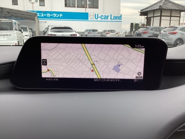慣れない場所へのドライブも安心のナビ付き