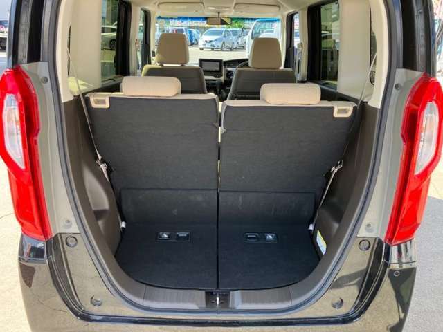 禁煙車です。室内に気になる臭いなどございません。内装の状態も良好です。展示しておりますので、実際にご覧ください。