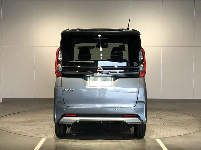 石川日産自動車販売（株）UCARS七尾店は七尾市国分町交差点の近くにあります。赤い看板が目印です☆