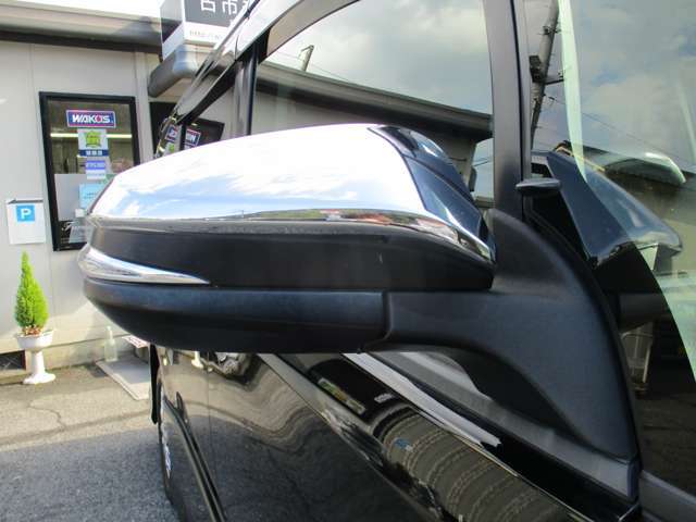 電動格納＆ミラー角度調整機能つき！