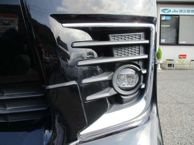 ライトのくすみや小さな傷など、くすんだレンズもある程度まで綺麗に復活します♪お車のライトが気になる方はお気軽にご相談下さいね♪