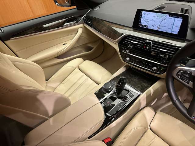 輸入車ディーラー採用のドライブレコーダーも選べます。万が一の事故の際のお守りとしていかがでしょうか？その他様々なオプションをご用意しております。