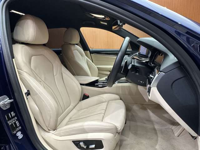安心してカーライフを始めていただくことが出来るよう、納車前にディーラー整備工場もしくは熟練メカニックが在籍する輸入車専門の整備工場にて点検を行い、必要な整備を実施いたします。