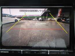 バックが苦手な方は必見！ライン表示付きのバックモニターが障害物を映し出してくれます！