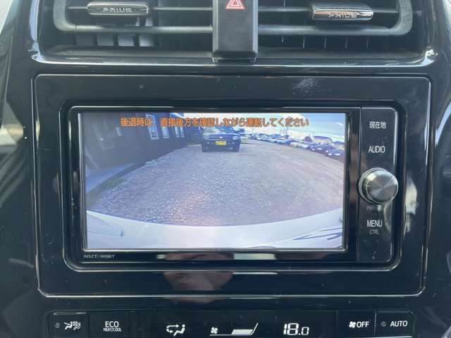 バックカメラ付きで車庫入れ楽々☆