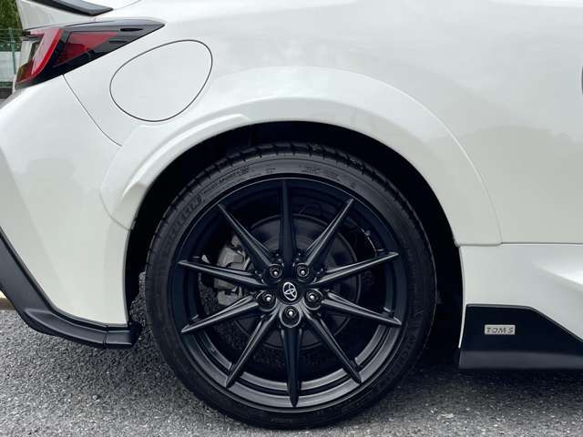 【納車整備メニュー】法定点検項目に追加し装備品等のクオリティチェックを実施。また、安心してお乗り頂くために社外品等各仕様の保安基準適合検査を行い必要な対策は実施してご納車しています。