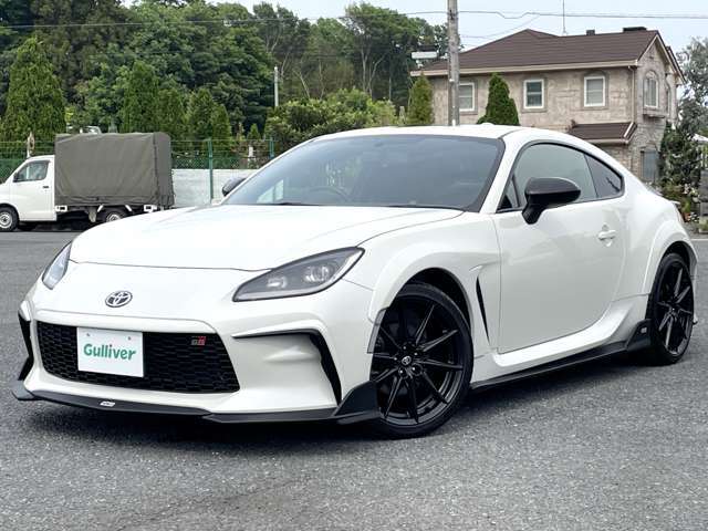 【拠点工場の設備】拠点のガリバー関東商品化センターは、車検・整備はもちろん板金・クリーニング設備までを網羅。大型設備でスポーツカー選びをサポート致します。