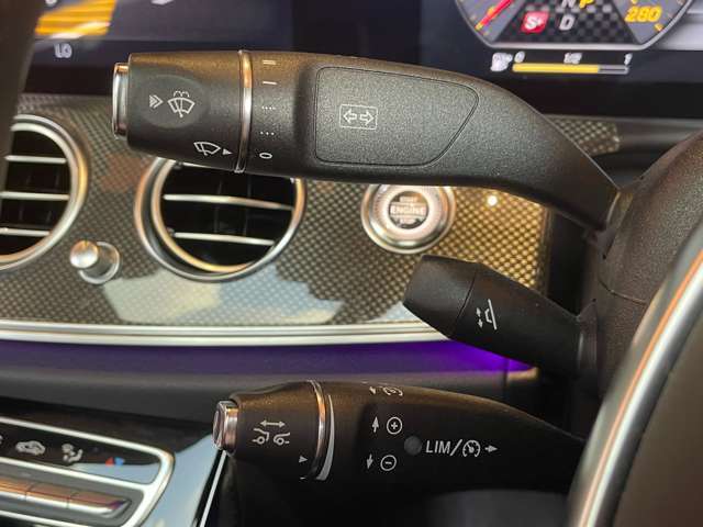 輸入車ディーラー採用のドライブレコーダーも選べます。万が一の事故の際のお守りとしていかがでしょうか？その他様々なオプションをご用意しております。