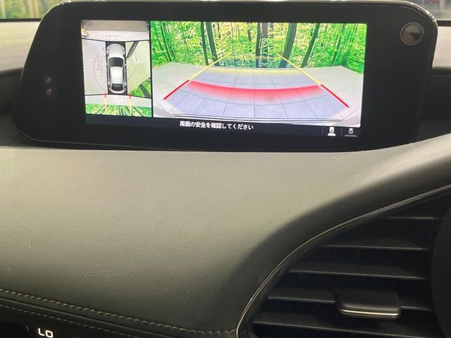 【360°ビューモニター】専用のカメラにより、上から見下ろしたような視点で360度クルマの周囲を確認することができます☆死角部分も確認しやすく、狭い場所での切り返しや駐車もスムーズに行えます。
