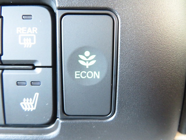 ECONボタンで低燃費モードに☆☆☆ECONスイッチを上手に使ってエコドライブ♪♪環境にもお財布にも優しい装備です☆☆☆