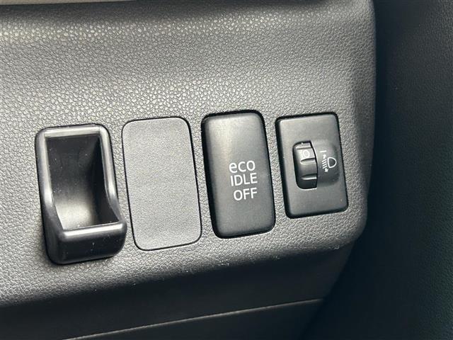 運転席周りのスイッチ類になります。様々な装備がついておりますので、ご不明な点があれば、いつでもお問い合わせお待ちしております。