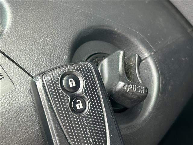 整備手帳、取扱説明書などの備品になります。写真に写っているものがすべてになります。