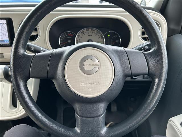 【ステアリング】スタイリッシュな見た目で、ドライブも楽しくなりますね♪