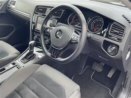 【運転席まわり】現車の確認はお電話で在庫のご確認の上是非ご来店くださいませ！ご来店の難しい方は店舗スタッフがお電話やメールで詳細をお答えさせて頂きます。